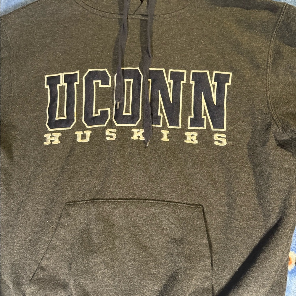 UCONN Huskies Grey Hoodie Sweater - Picture 3 of 4